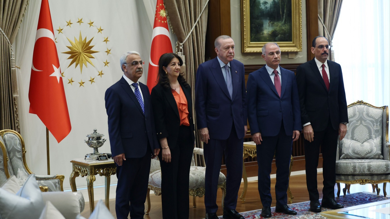 Cumhurbaşkanı Erdoğan ile DEM heyetinin görüşmesinin ardından DEM Parti'den ilk açıklama! 'Sürecin ilerlemesi konusunda karşılıklı irade devam ediyor'