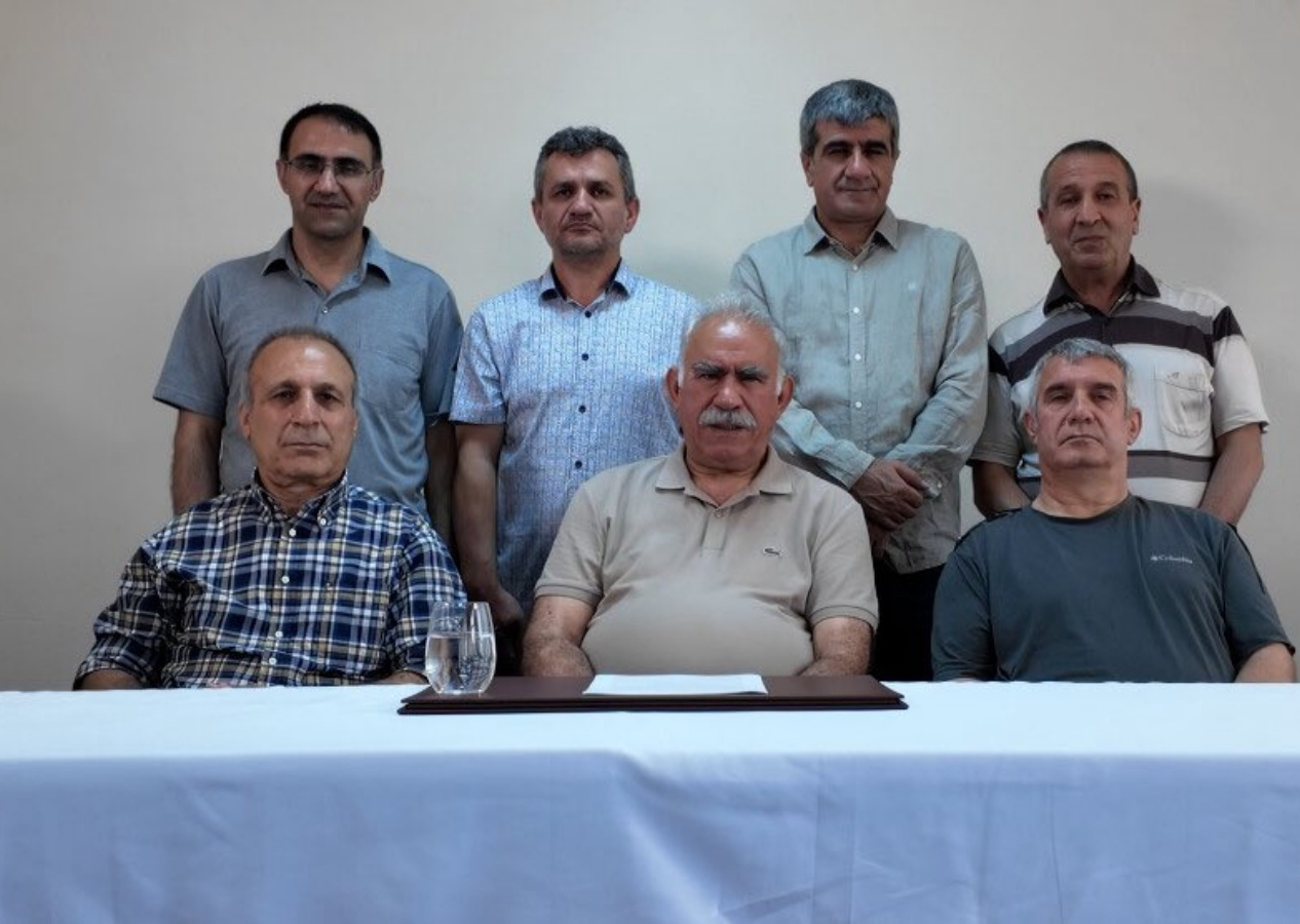 Öcalan'ın 7 dakikalık video mesajı manşetlerde! Hangi gazete nasıl gördü? Önemli mesajlar gizli...