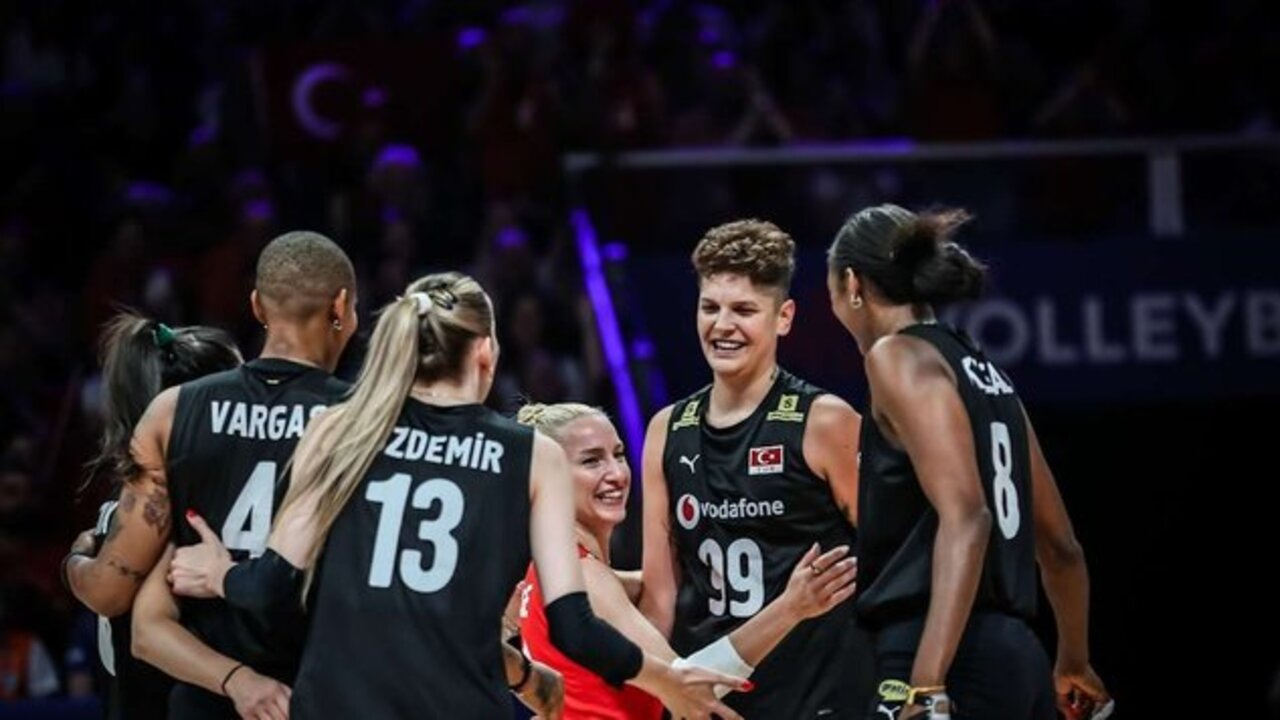 Filenin Sultanları Hollanda'ya set vermedi, finalleri garantiledi (Hollanda 0 - 3 Türkiye | Maçın sonucu)