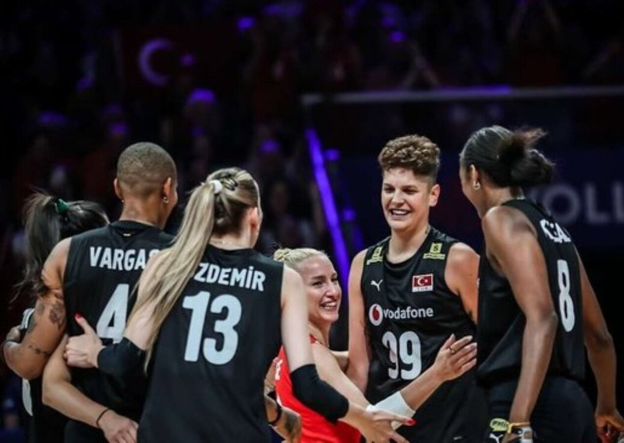 Filenin Sultanları Hollanda'ya set vermedi, finalleri garantiledi (Hollanda 0 - 3 Türkiye | Maçın sonucu)