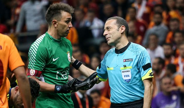 Galatasaray'dan sert Cüneyt Çakır açıklaması!