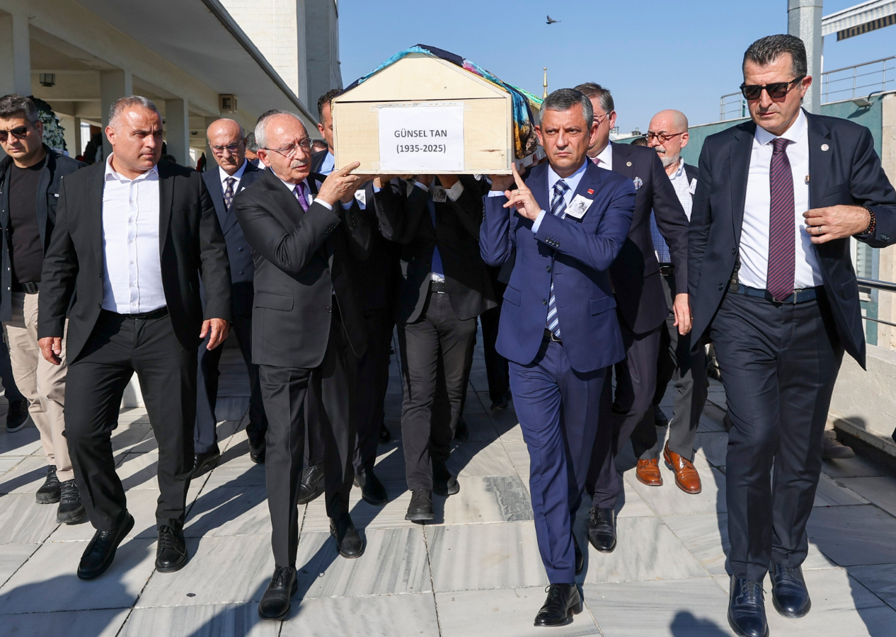 Butlan resti sonrası ilk temas! Kılıçdaroğlu ve Özel cenazede karşı karşıya geldi, gerginlik gözlerden kaçmadı...