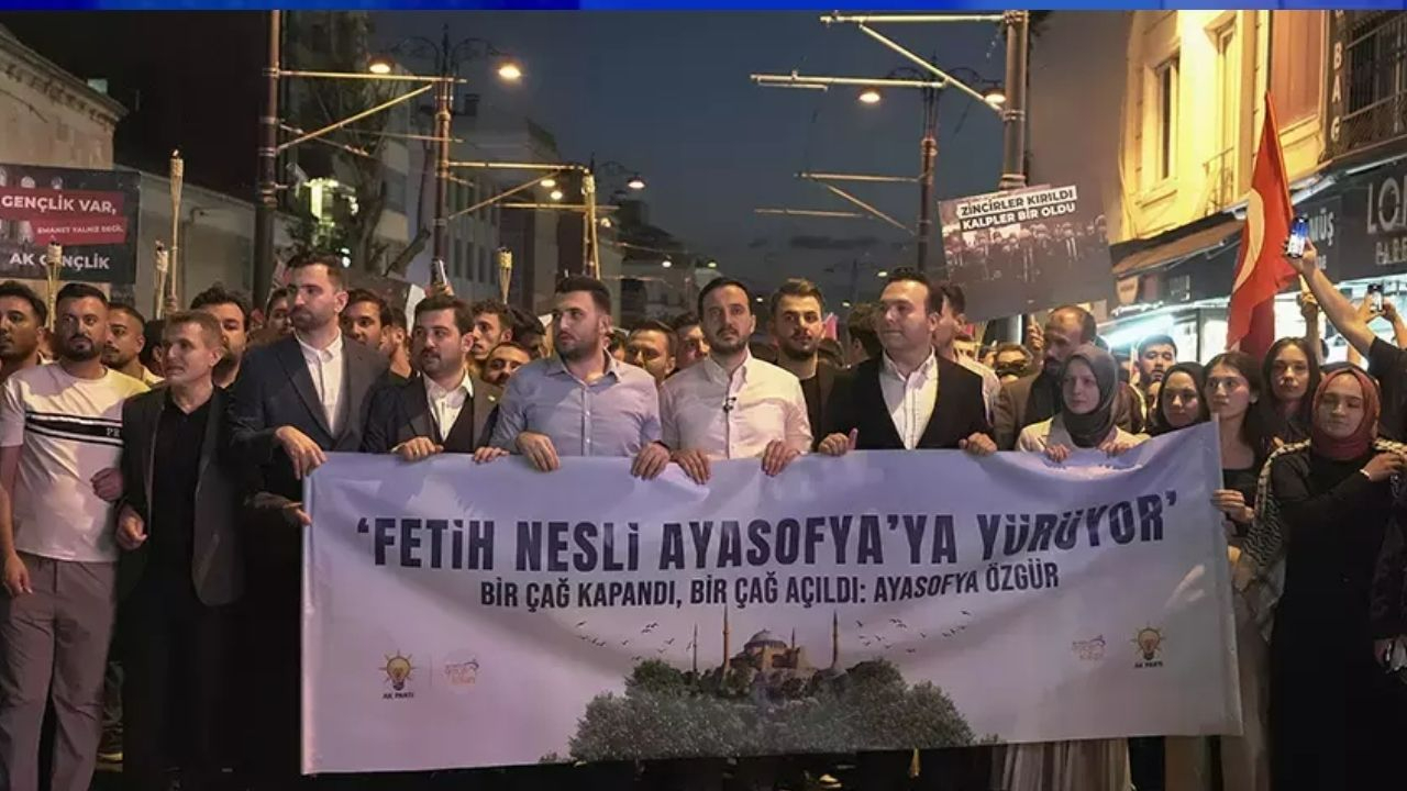 Ayasofya’ya fetih yürüyüşü: AK Gençlik 86 yıllık hasreti unutmadı!