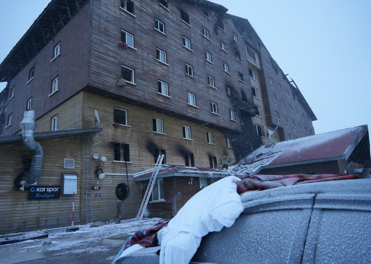 Grand Kartal Otel faciasında tanıklar bir bir konuştu: Alarm sesi duymadım, mutfakta yangın tüpü yoktu, kapıyı biz kırarak açtık