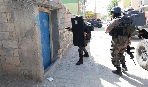 Diyarbakır'da terör operasyonu! Çok sayıda gözaltı var...