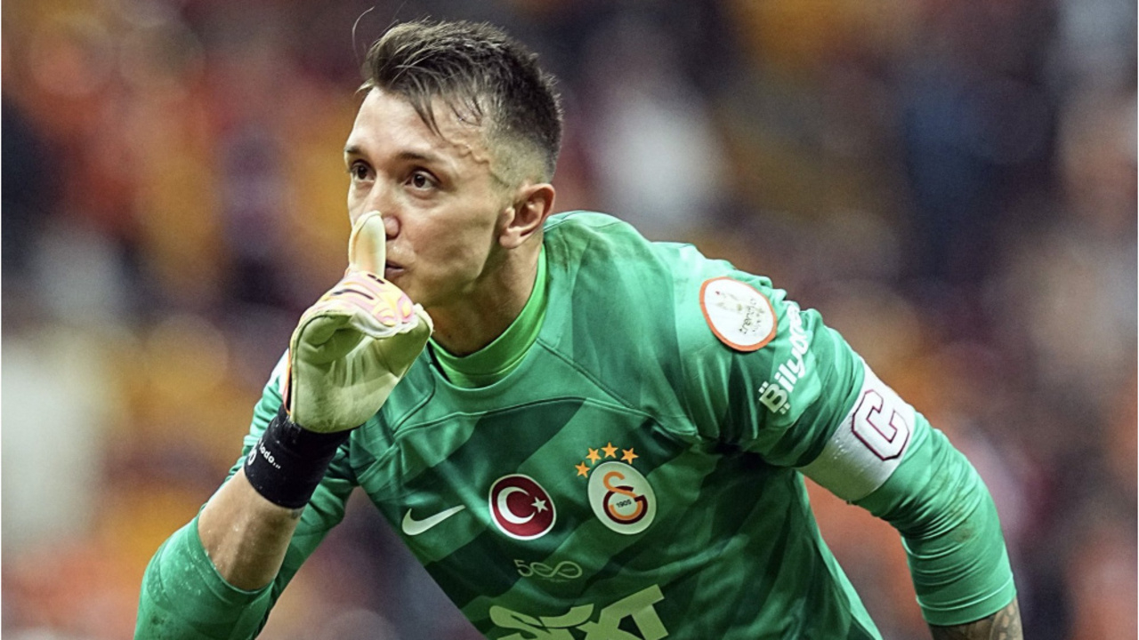 Galatasaray'da Muslera Sonrası Kaleye O İsimler Aday: Dursun Özbek Gözünü Kararttı
