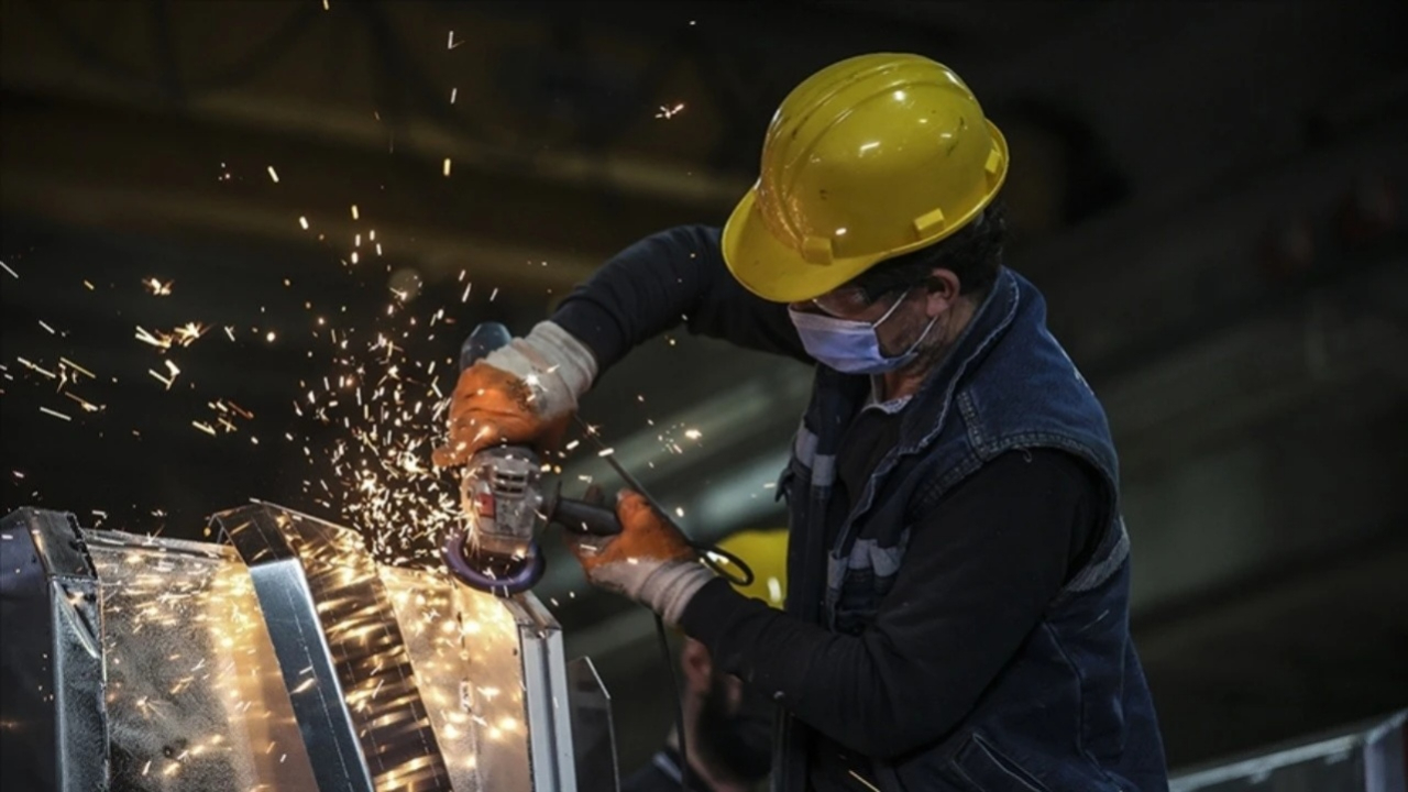 Avrupa'da sanayi üretimi beklentilerin üstünde yükseldi