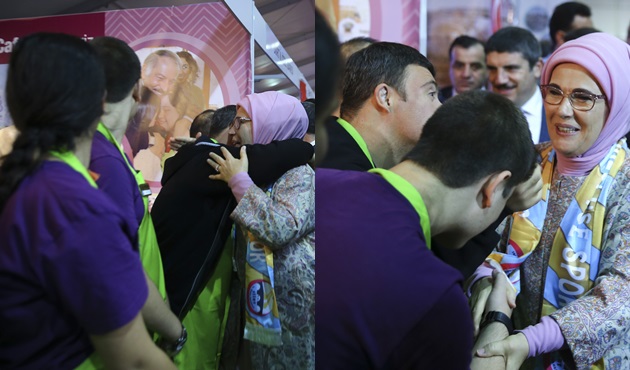 Emine Erdoğan "Sevgi Kafe"yi ziyaret etti!