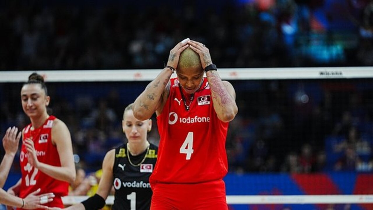 Filenin Sultanları tat vermedi, sıra dışı set geri dönüşe yetmedi (Çekya 3 - 1 Türkiye | Maçın sonucu)
