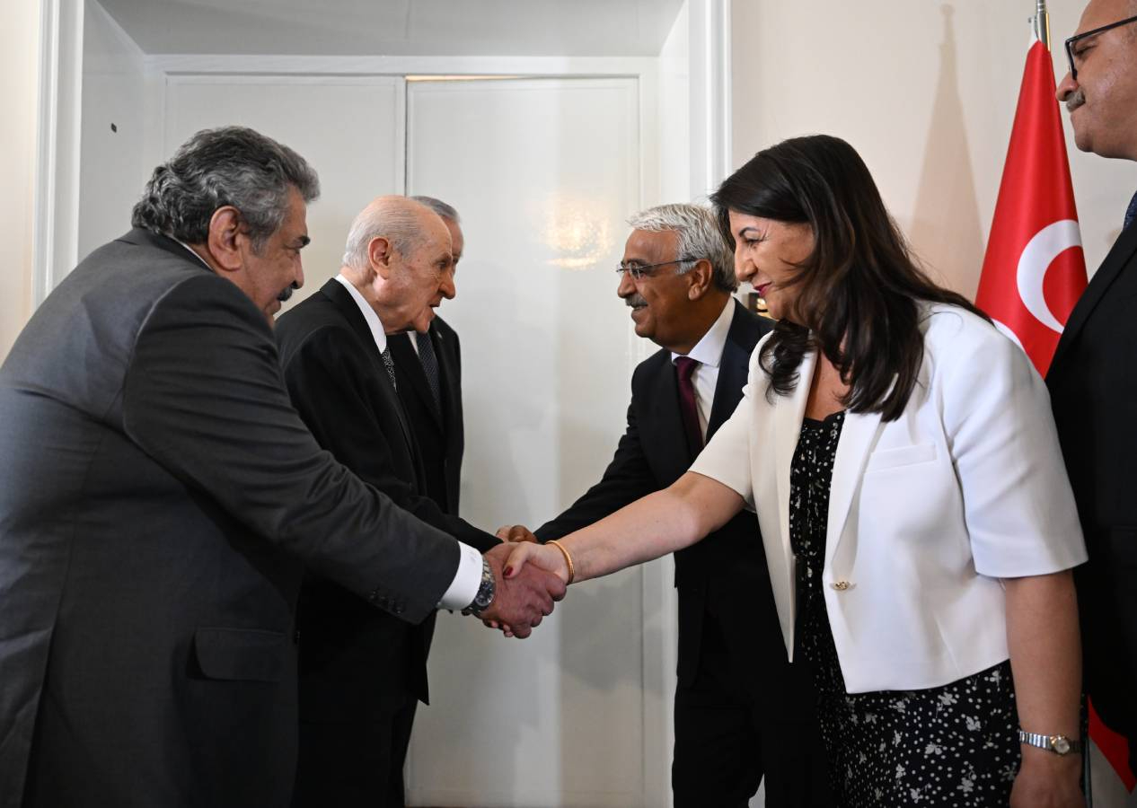 Devlet Bahçeli DEM Heyeti'ni kabul etti... 'Terörsüz Türkiye' sürecinde diplomasi trafiği sürüyor