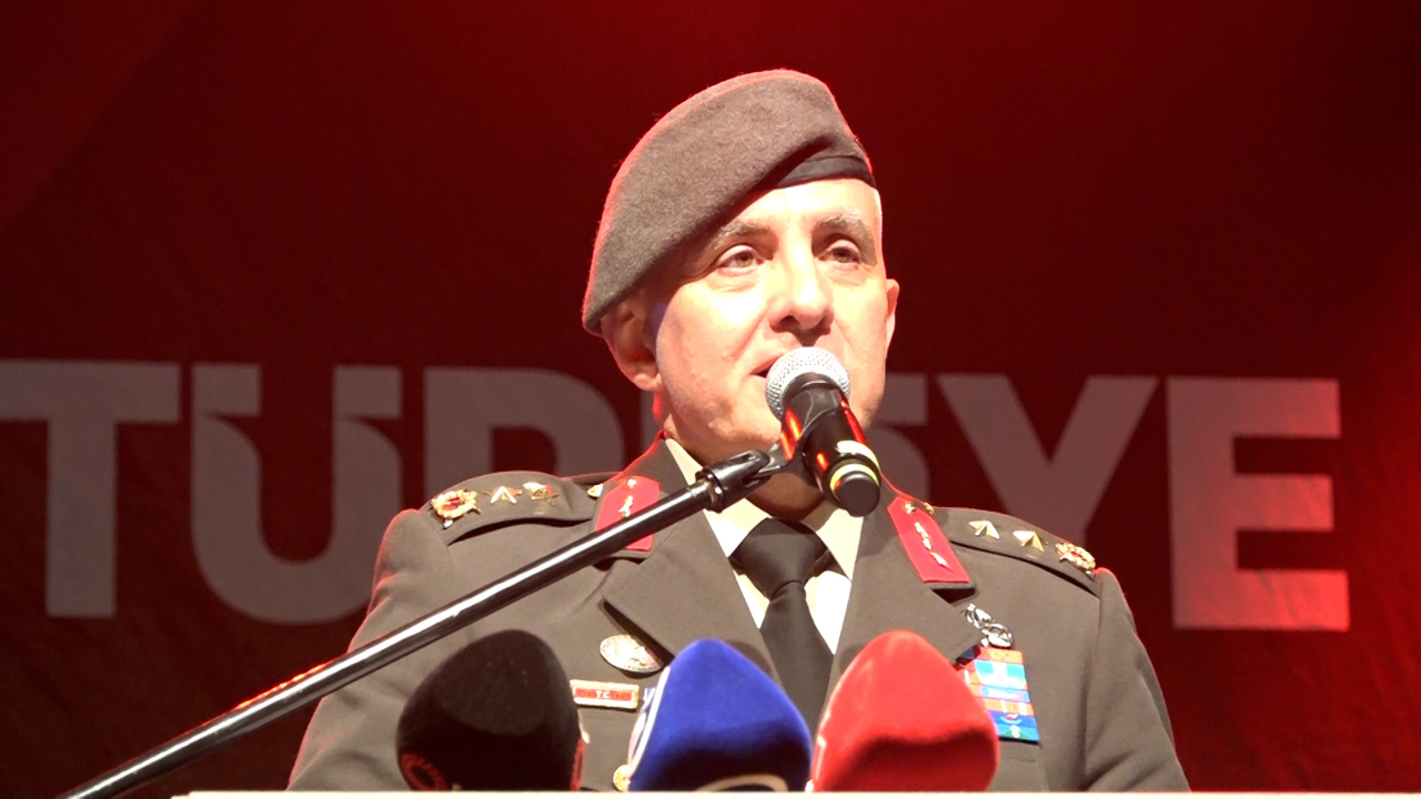 Gazi Tümgeneral Davut Ala 15 Temmuz gecesini gözyaşlarıyla anlattı: "90 canım olsa feda ederim!"
