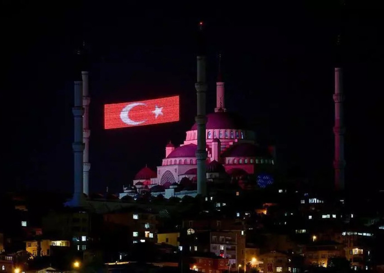 15 Temmuz'un 9. yıl dönümünde saat 00:13'te tüm camilerde sela okundu