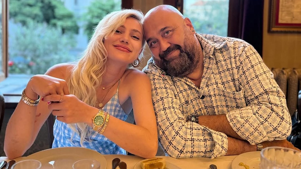 Somer Sivrioğlu ile kendisinden 25 küçük sevgilisi Tilbe Uslu'dan havuz başında romantik pozlar