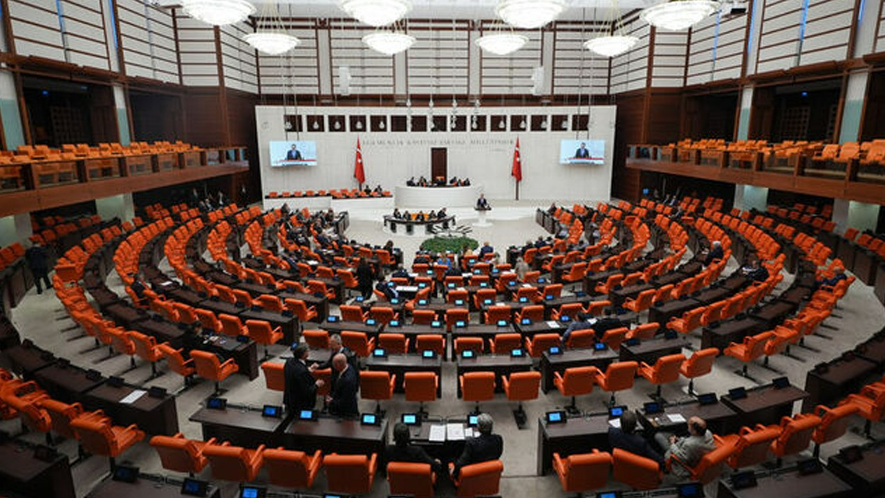 İsrail'i kınayan tezkere TBMM'de kabul edildi