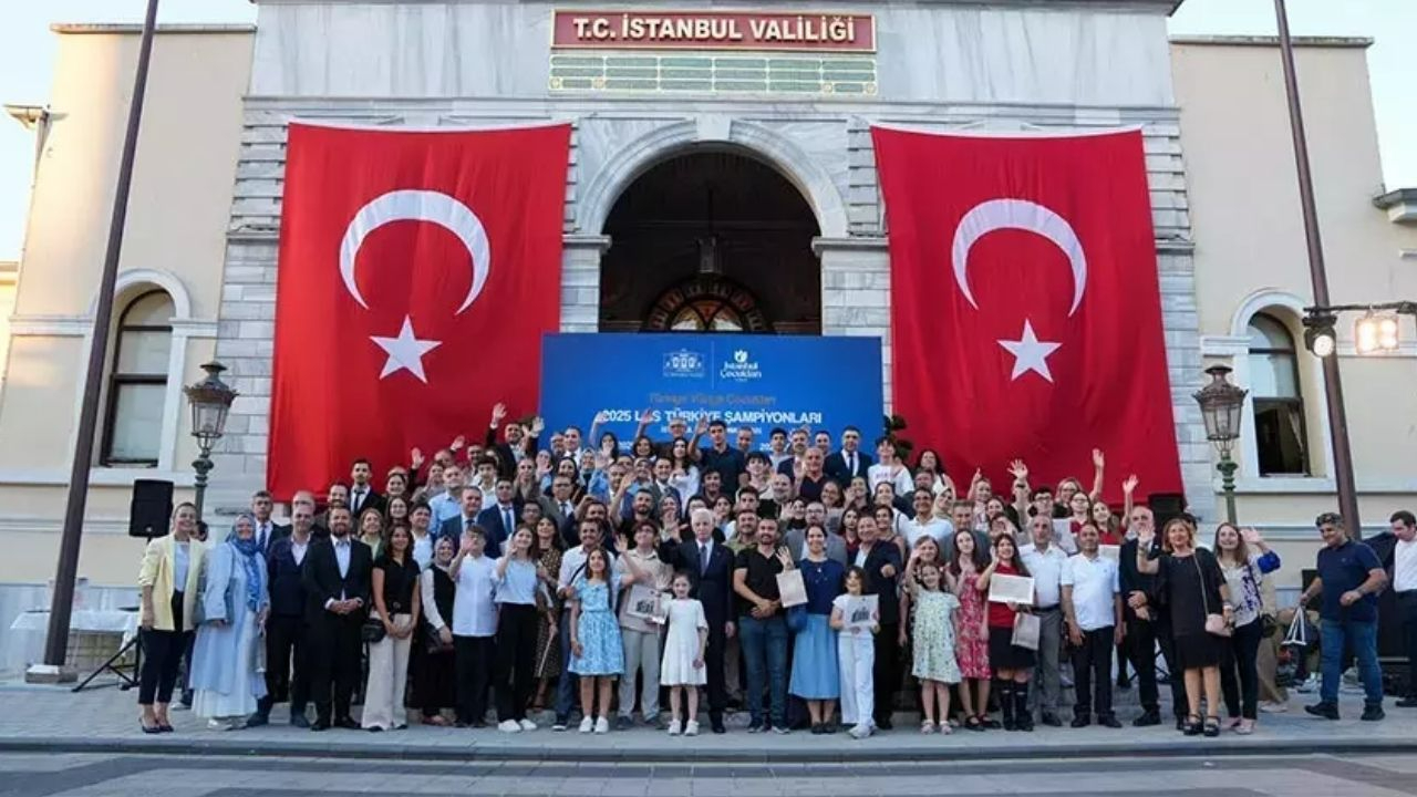 İstanbul’da LGS’de tam puan alan 163 öğrenciye Vali Gül’den ödül