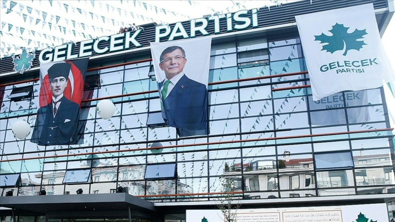 Siyasi Deprem: Gelecek Partisi’nden iki kritik istifa!