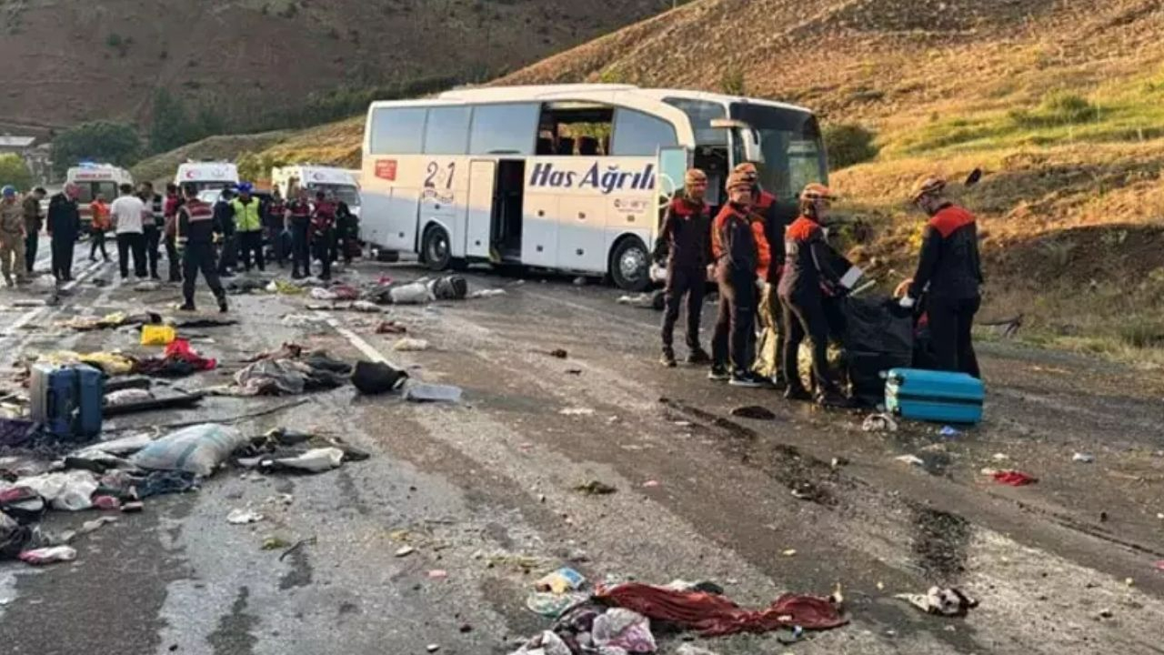 Sivas’ta facia! Yolcu otobüsü Kızıldağ Geçidi’nde devrildi: Çok sayıda ölü ve yaralı
