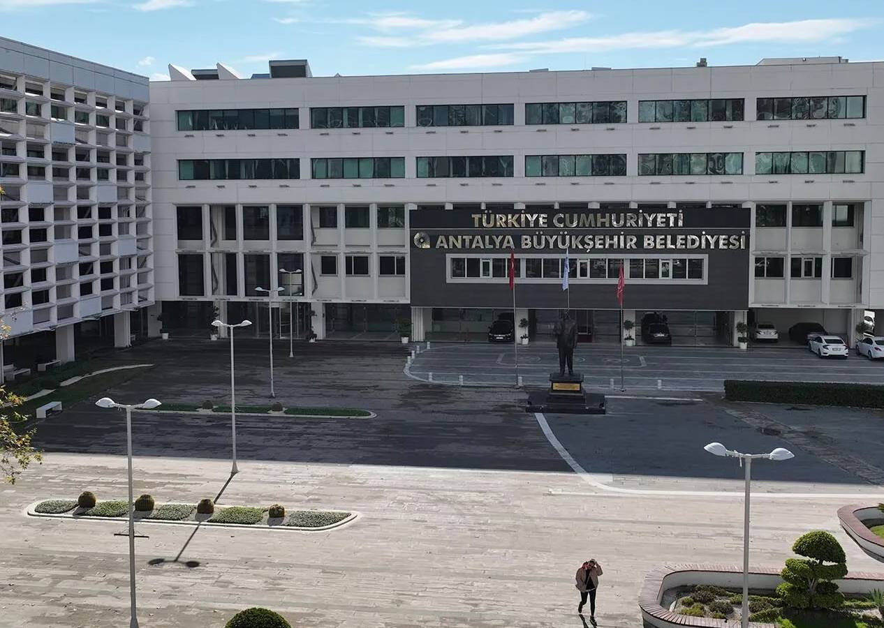 Antalya Büyükşehir Belediyesi'nde üst düzey 3 isim gözaltına alındı! Yeni operasyon dalgası...