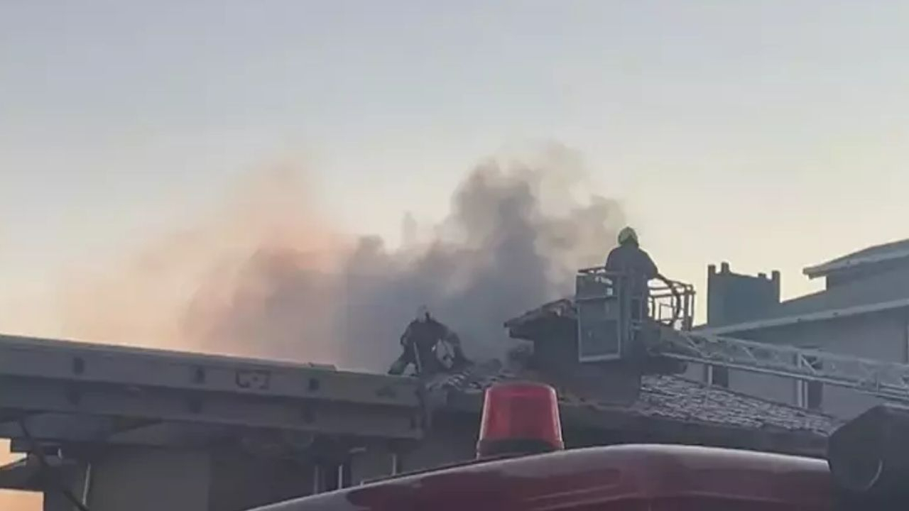 Keyif zehir oldu! Mangal yakayım derken evi yaktı! Üsküdar'da çatı katı alev alev yandı