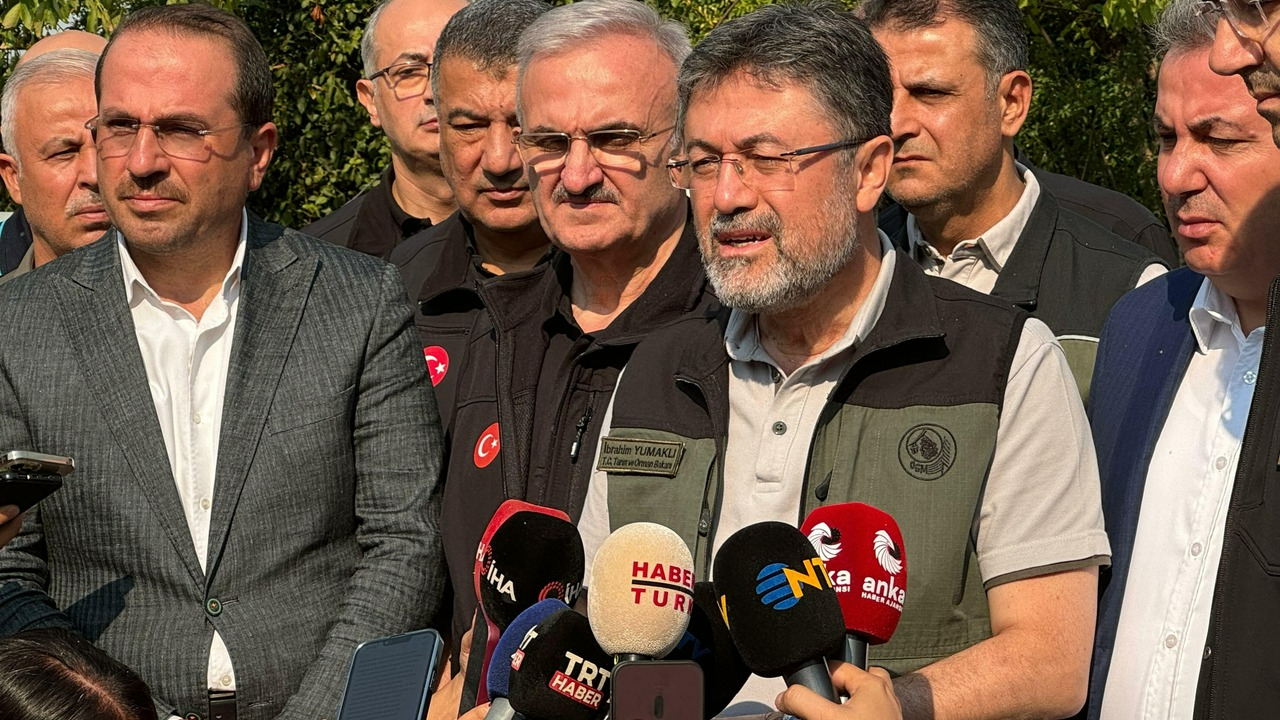 Bakan Yumaklı son durumu anlattı: 54 yangınla mücadele ediliyor!