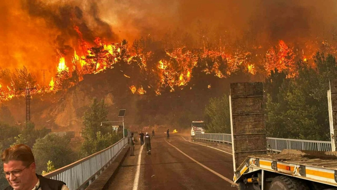 Yangın kabusu 4. gününde: Karabük-Ankara kara yolu trafiğe kapatıldı! Ekipler teyakkuzda!