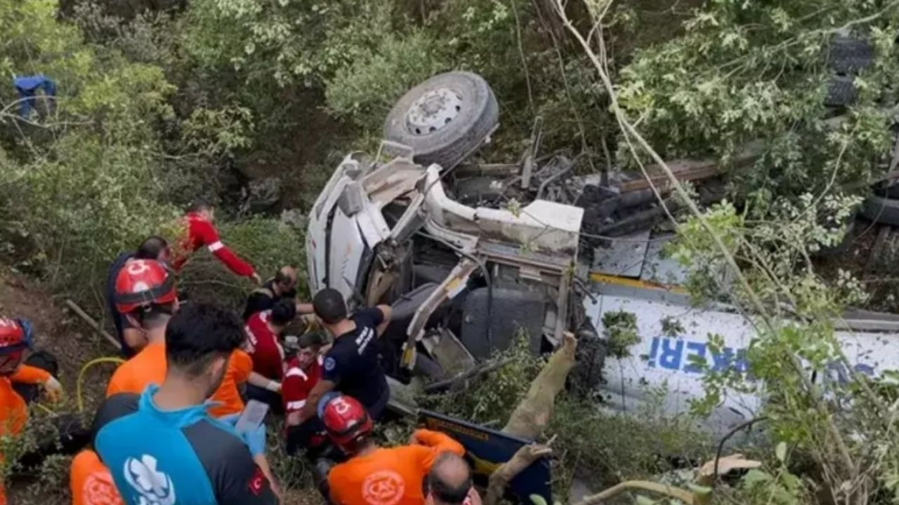 Bursa'da yangına müdahale için yola çıkan tanker yamaçtan düştü! Kahreden haber geldi: 3 kişi hayatını kaybetti!