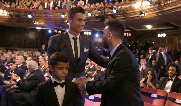 FIFA yılın sporcusu ödülü Ronaldo'nun oldu...