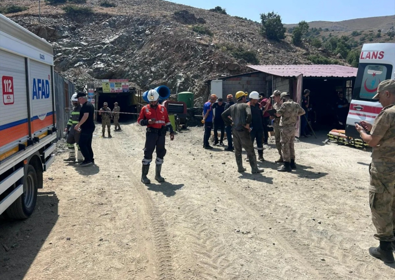 Elazığ'da maden ocağında göçük! Yerin metrelerce altında umut bekleyişi... Bir işçi göçük altında mahsur kaldı