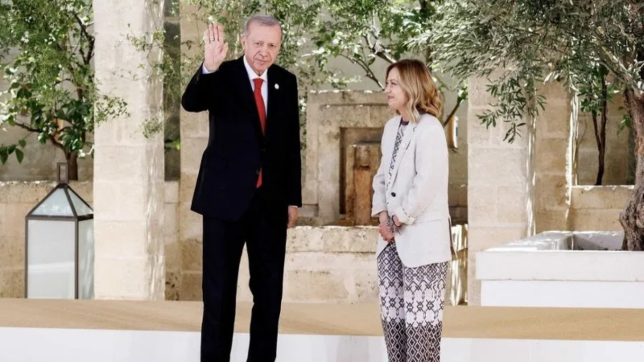 İstanbul'da Türkiye-İtalya-Libya zirvesi! Cumhurbaşkanı Erdoğan, Meloni ve Dibeybe Dolmabahçe'de buluştu!