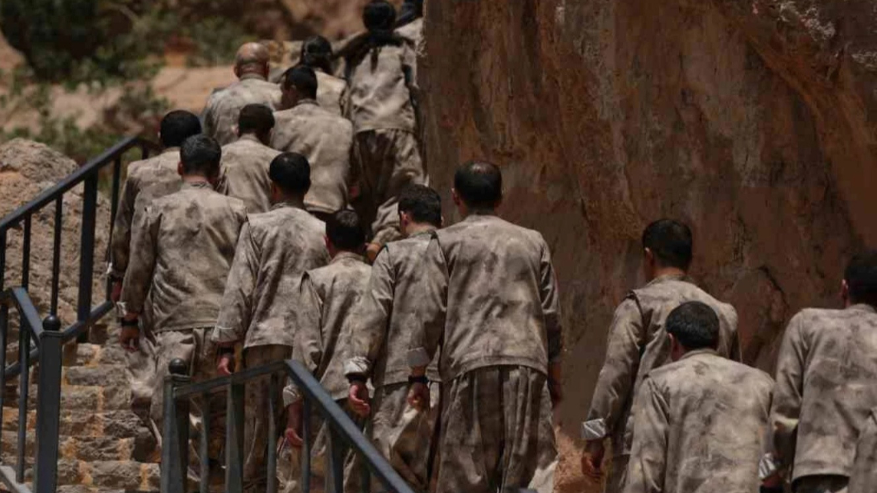 Terör bitiyor, birlik geliyor... PKK'nın silahsızlanma takvimi belli oldu: 4 ayda tasfiye!