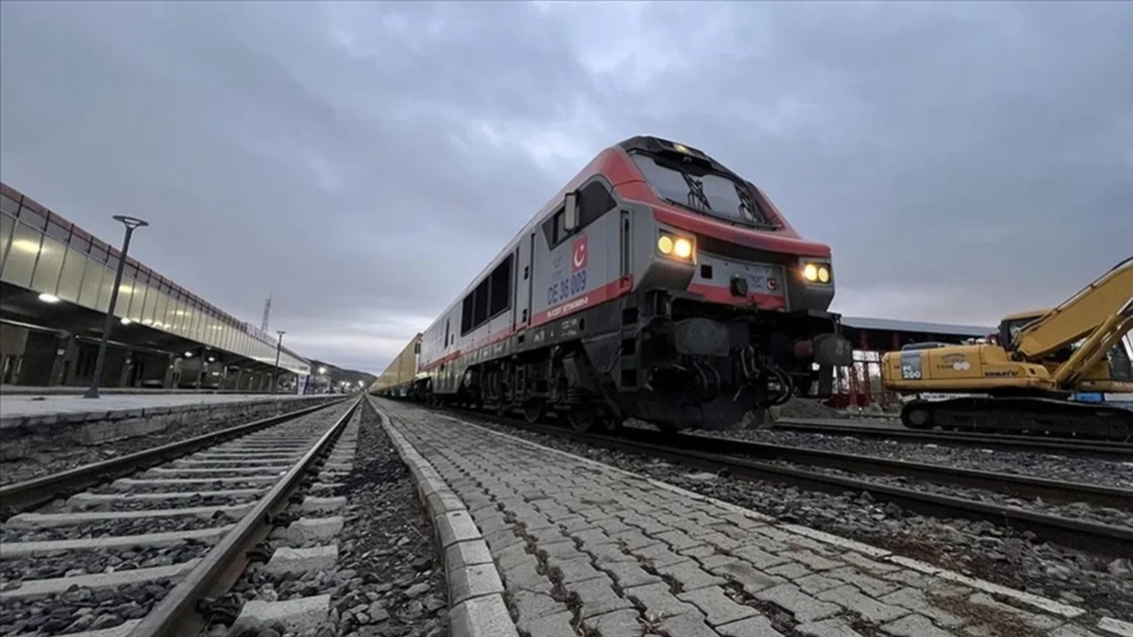 Kars, Bakü-Tiflis-Kars demiryolu ile Asya’yı Avrupa’ya bağlıyor! 250 bin ton yük taşındı