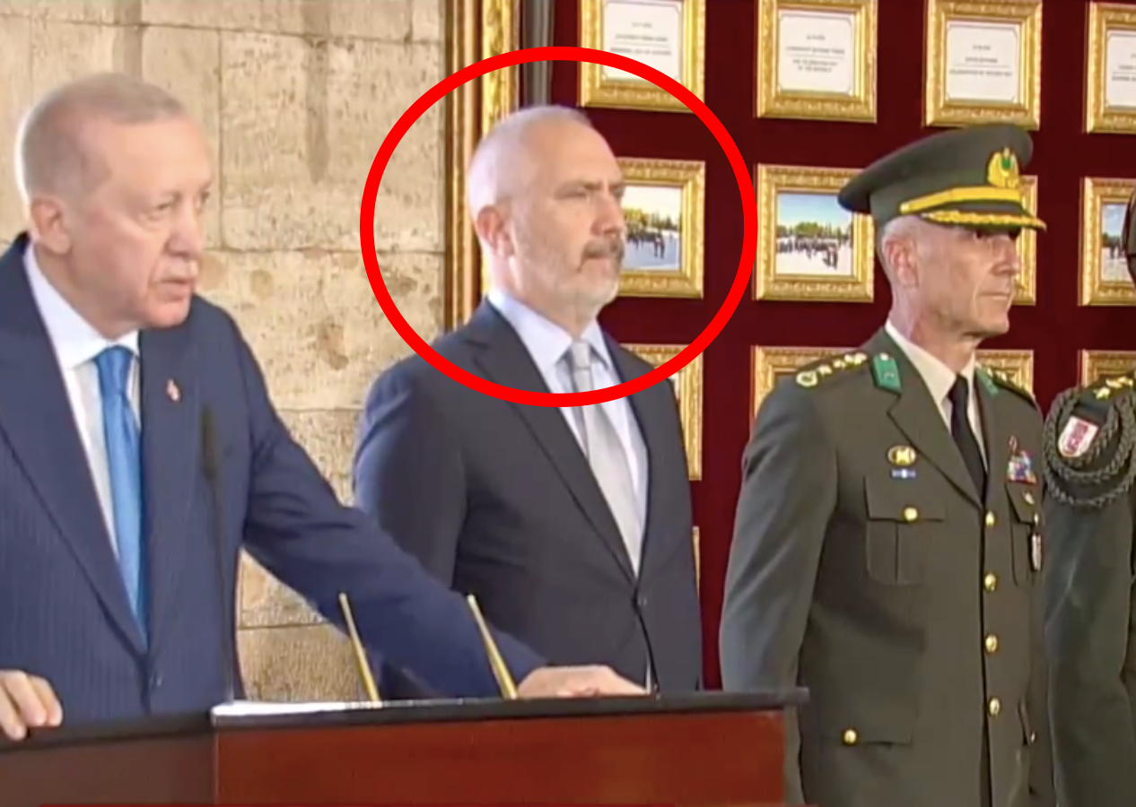 Yanından bir an olsun ayrılmadı: Anıtkabir'de Erdoğan’ın gölgesi gibi dolaşan bu adam kim?