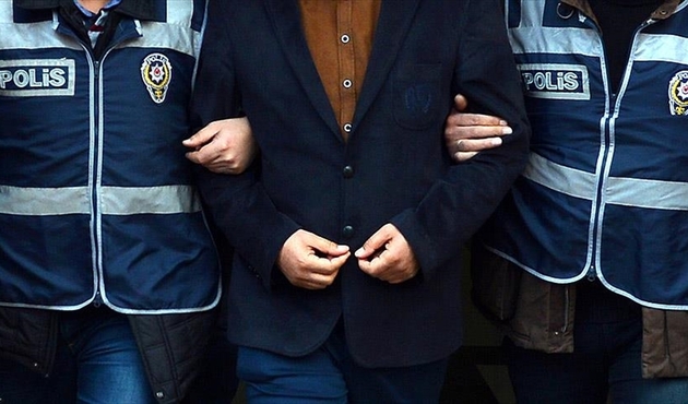 FETÖ'cü eski müdürler tutuklandı...