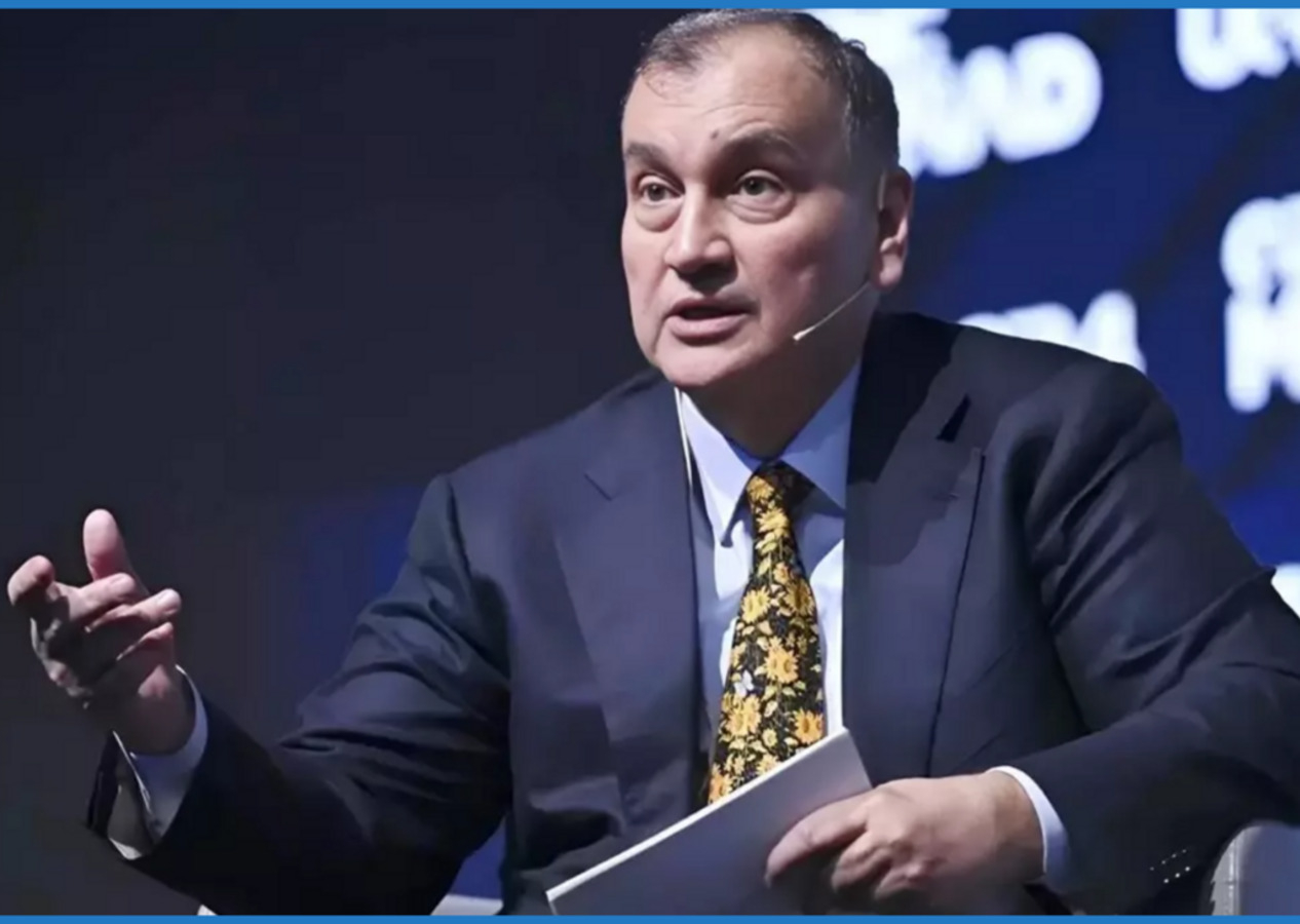 TÜGVA’lı gençler, Starbucks’a ürün satan Murat Ülker’i köşeye sıkıştırdı