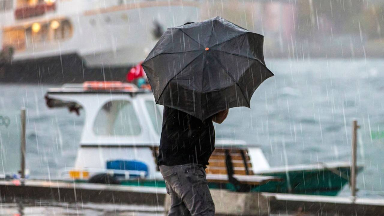 İstanbul’da kavurucu sıcağa ara: Sağanak yağış geliyor! AKOM uyardı...
