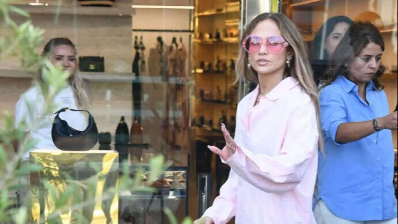 Jennifer Lopez'i 'Doluyuz' diyerek mağazaya almayan çalışan hakkında karar verildi!