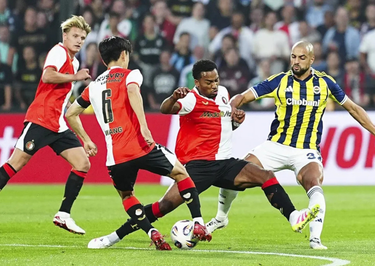 Fenerbahçe uzatmalarda yıkıldı, turu İstanbul'a bıraktı (Feyenoord 2 - 1 Fenerbahçe | Maçın özeti)