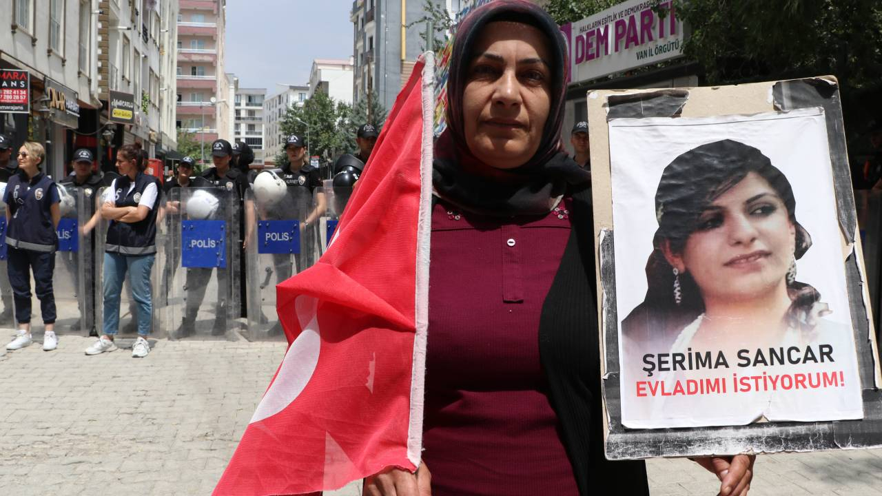 Kızı dağa kaçırılan anne: Dağlarda, mağaralarda ne yapacaksınız gelin teslim olun artık