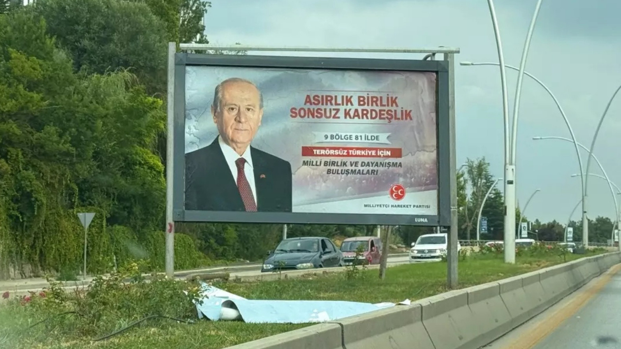 MHP'nin '9 bölge' afişleri sosyal medyada gündem oldu! Bahçeli'nin mitingleri öncesi tartışma çıktı, partiden yanıt gecikmedi