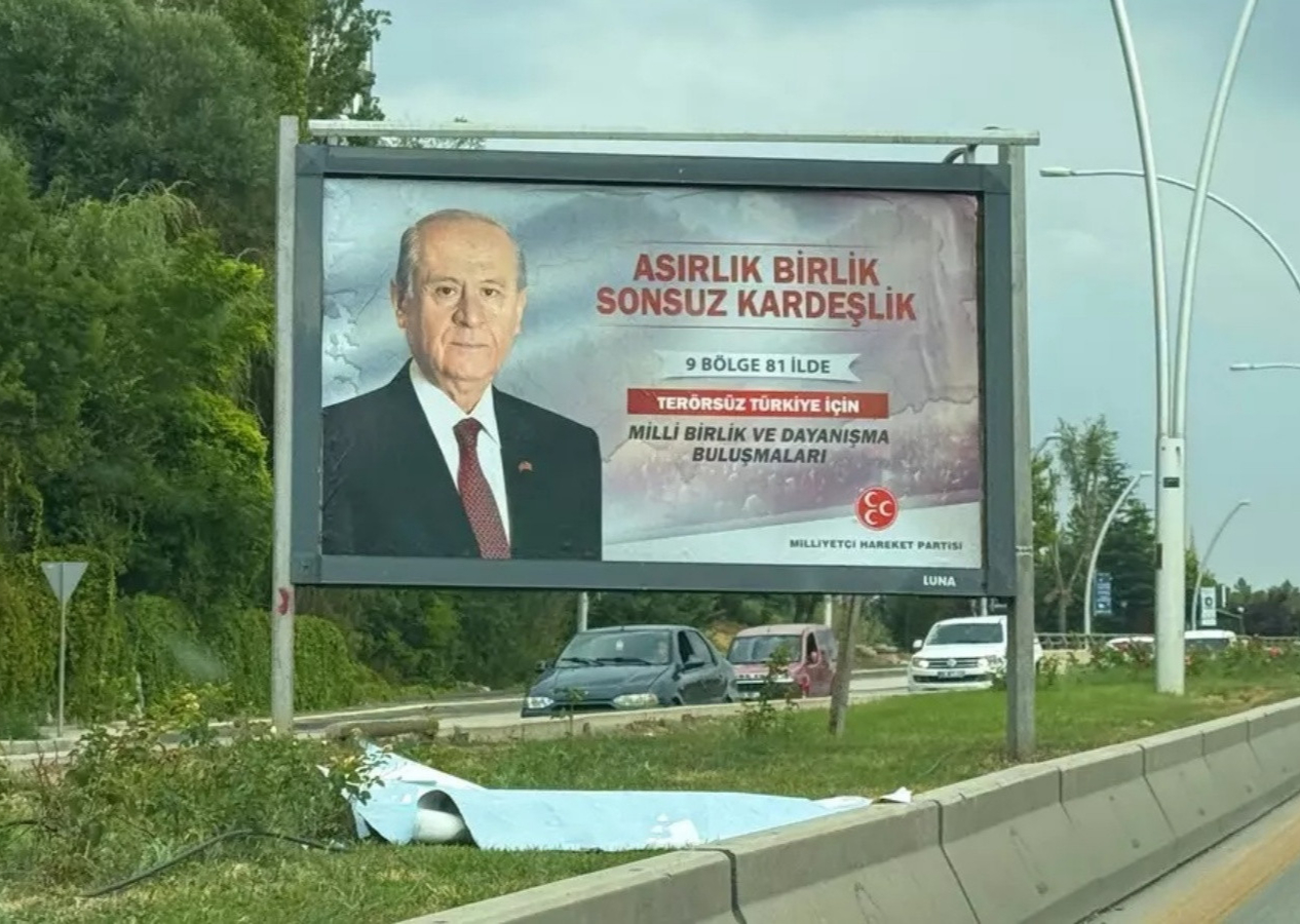 MHP'nin '9 bölge' afişleri sosyal medyada gündem oldu! Bahçeli'nin mitingleri öncesi tartışma çıktı, partiden yanıt gecikmedi
