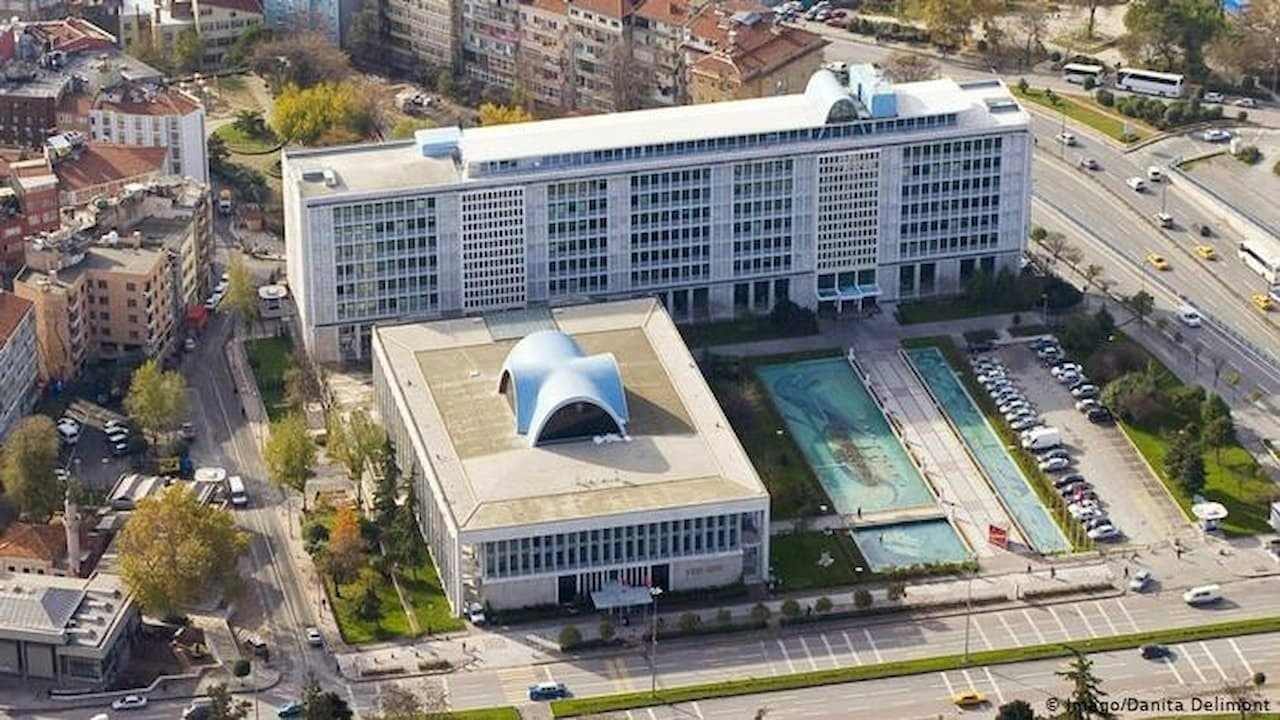 İBB’ye yeni yolsuzluk operasyonu: Medya çalışanlarının da aralarında olduğu 14 kişi hakkında gözaltı kararı!