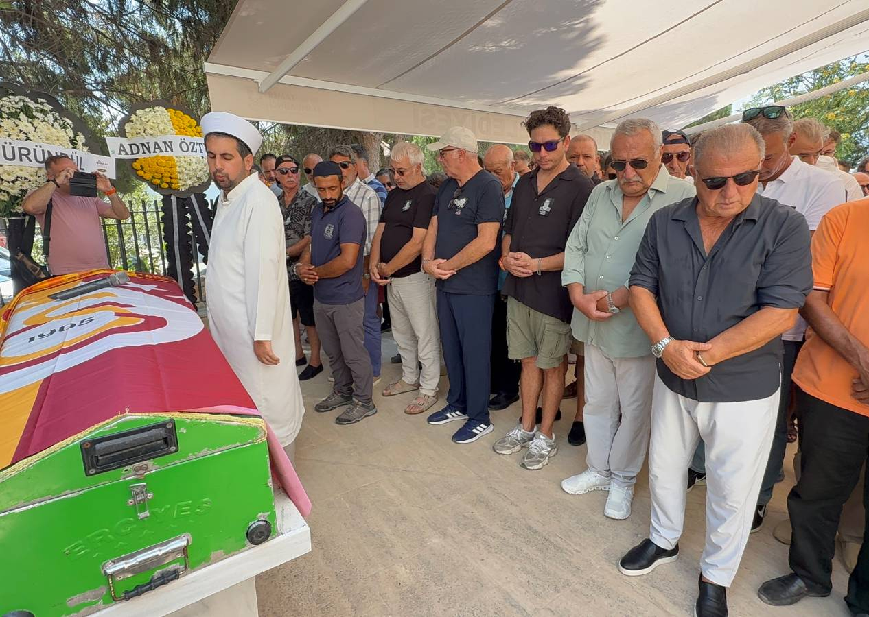 Efsane spiker Ümit Aktan'a veda... Mehmet Ağar ve Fatih Terim cenaze töreninde