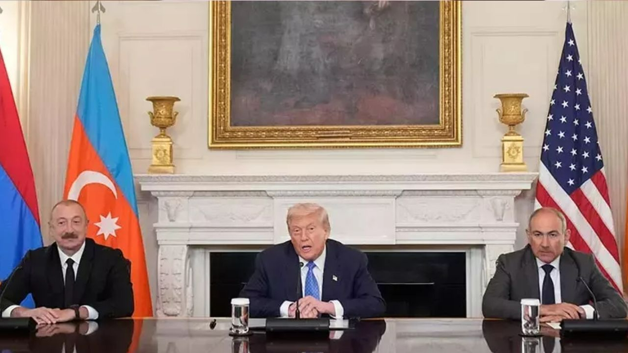 Beyaz Saray'da tarihi an! Aliyev ve Paşinyan Trump’ın aracılığıyla barış deklarasyonuna imza attı