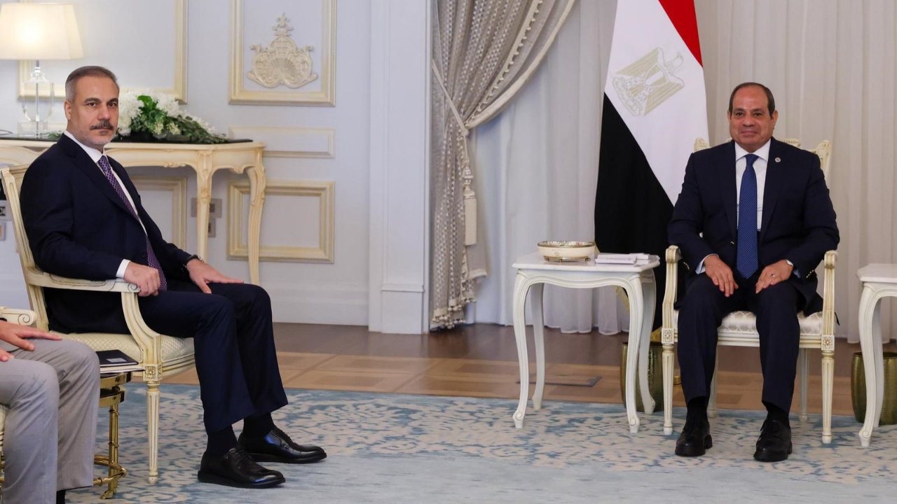 Mısır'da kritik görüşme: Hakan Fidan,  El Alameyn kentinde Sisi'yle bir araya geldi