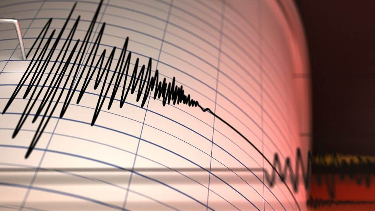 Balıkesir Sındırgı peş peşe sallanıyor: 4,2 büyüklüğünde deprem!