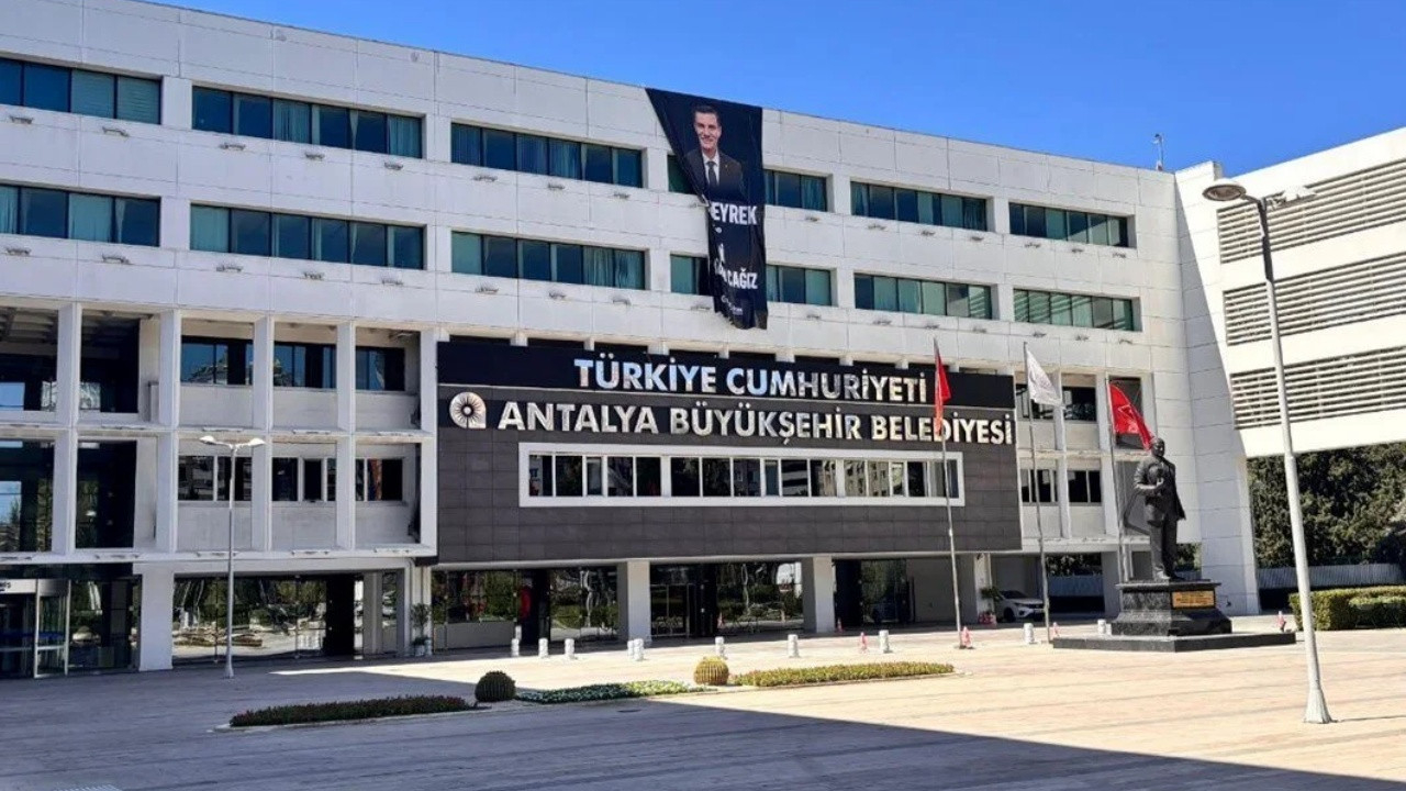 Antalya Büyükşehir Belediyesi’nde rüşvet operasyonu: 17 kişi gözaltına alındı! İhale ve ruhsat işlemleri mercek altında