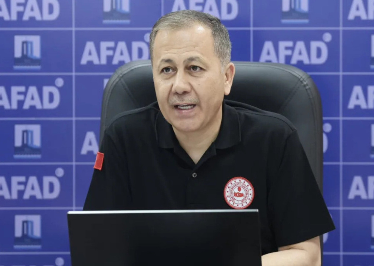 İçişleri Bakanı Ali Yerlikaya'dan sevindiren haber: Çanakkale yangınları kontrol altında!