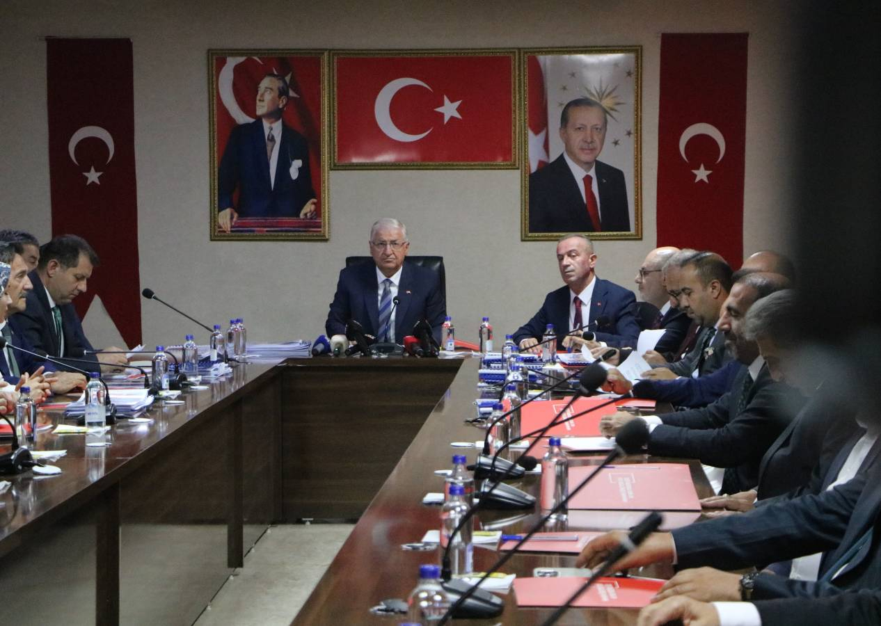Yaşar Güler Hakkari'de... "Türklerin ve Kürtlerin birlikteliği bu coğrafyadaki barışın temel yapı taşıdır"