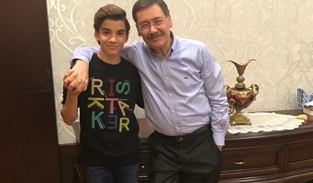 Melih Gökçek'in torunuyla fotoğrafı sosyal medyayı salladı!