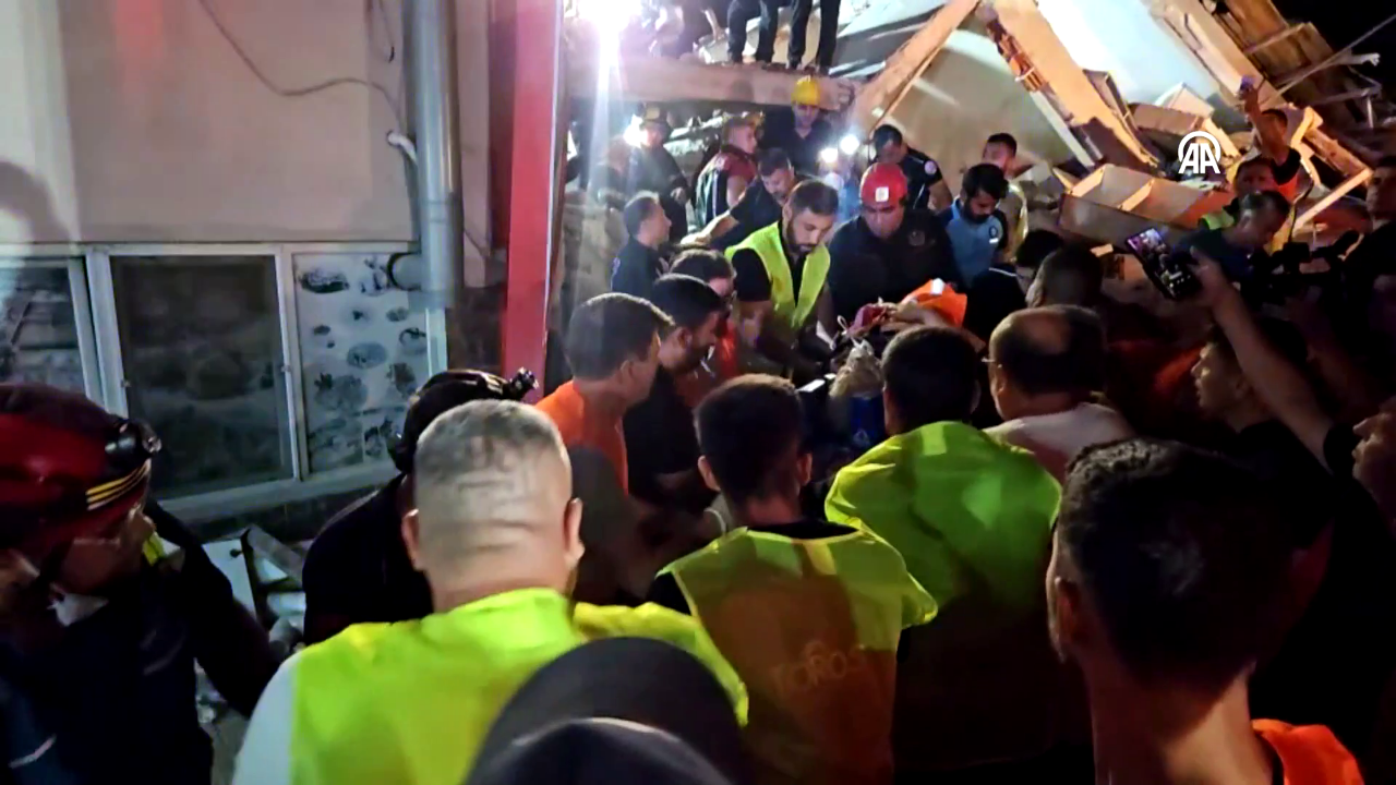 Sındırgı'da kabus akşamı! Bakan Yerlikaya duyurdu: 1 vatandaşımız daha kurtarıldı